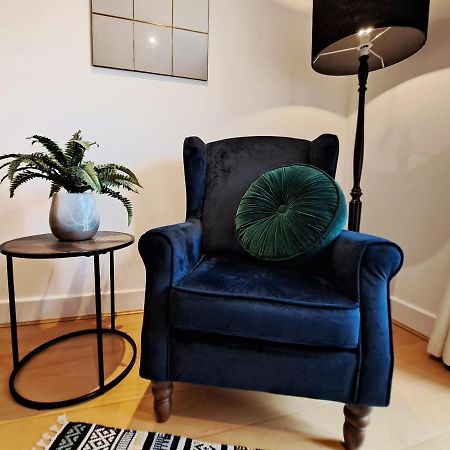 2 Bedroom, 2 Bathroom Apartment With Free Parking In A Great Location Cambridge  Bagian luar foto