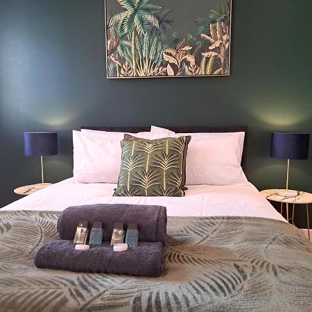 2 Bedroom, 2 Bathroom Apartment With Free Parking In A Great Location Cambridge  Bagian luar foto