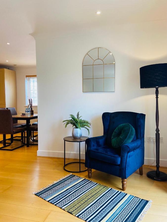 2 Bedroom, 2 Bathroom Apartment With Free Parking In A Great Location Cambridge  Bagian luar foto