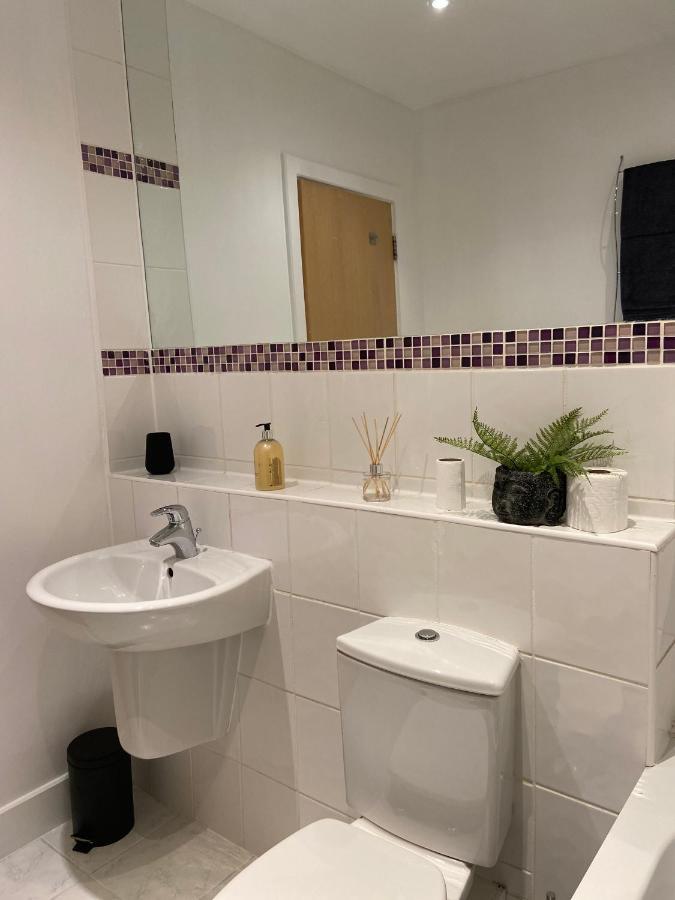 2 Bedroom, 2 Bathroom Apartment With Free Parking In A Great Location Cambridge  Bagian luar foto
