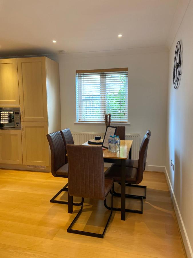 2 Bedroom, 2 Bathroom Apartment With Free Parking In A Great Location Cambridge  Bagian luar foto