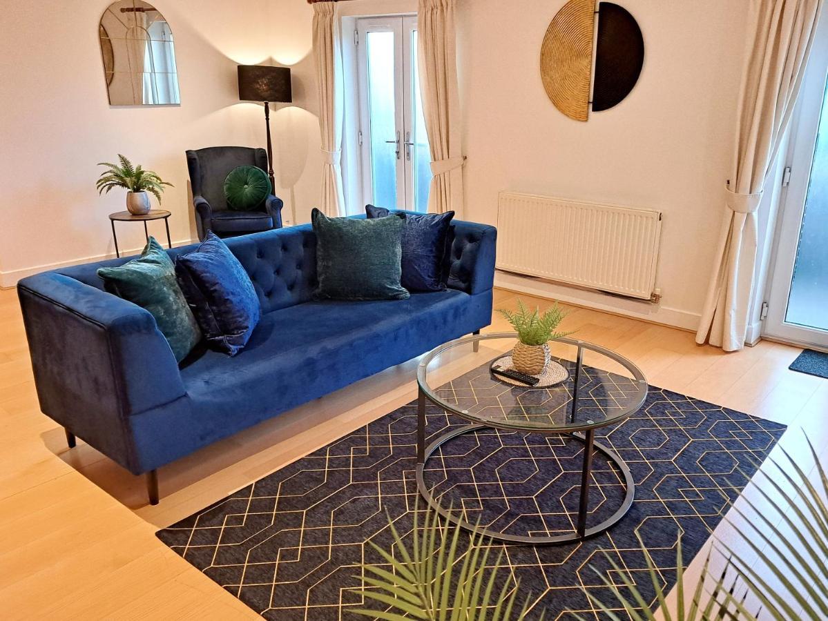 2 Bedroom, 2 Bathroom Apartment With Free Parking In A Great Location Cambridge  Bagian luar foto